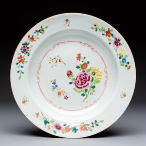 Seven Chinese famille rose plates with floral design, Qianlong — foto 4