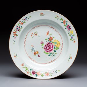 Seven Chinese famille rose plates with floral design, Qianlong — foto 6