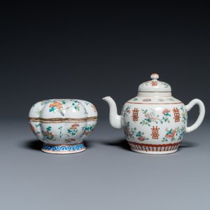 Seven Chinese famille rose saucers, a teapot and a covered box, 19th C. — 照片 8