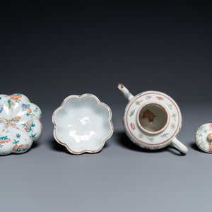 Seven Chinese famille rose saucers, a teapot and a covered box, 19th C. — 照片 10