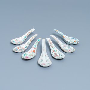 Seven Chinese famille rose spoons, 19/20th C. — photo 1