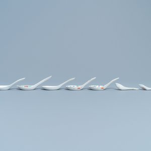 Seven Chinese famille rose spoons and four saucers, 19/20th C. — photo 3