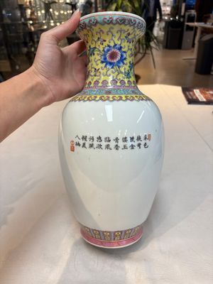 Seven Chinese famille rose vases, a scroll jar and a jardinière on a stand, Qianlong marks, 20th C. — photo 3