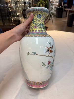 Seven Chinese famille rose vases, a scroll jar and a jardinière on a stand, Qianlong marks, 20th C. — photo 40