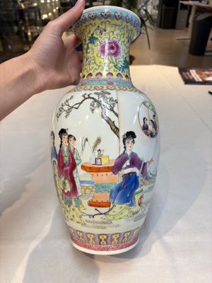 Seven Chinese famille rose vases, a scroll jar and a jardinière on a stand, Qianlong marks, 20th C. — photo 7