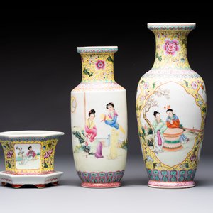 Seven Chinese famille rose vases, a scroll jar and a jardinière on a stand, Qianlong marks, 20th C. — photo 12