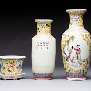 Seven Chinese famille rose vases, a scroll jar and a jardinière on a stand, Qianlong marks, 20th C. — photo 14