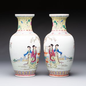 Seven Chinese famille rose vases, a scroll jar and a jardinière on a stand, Qianlong marks, 20th C. — photo 7