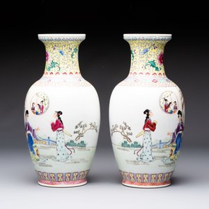 Seven Chinese famille rose vases, a scroll jar and a jardinière on a stand, Qianlong marks, 20th C. — photo 9