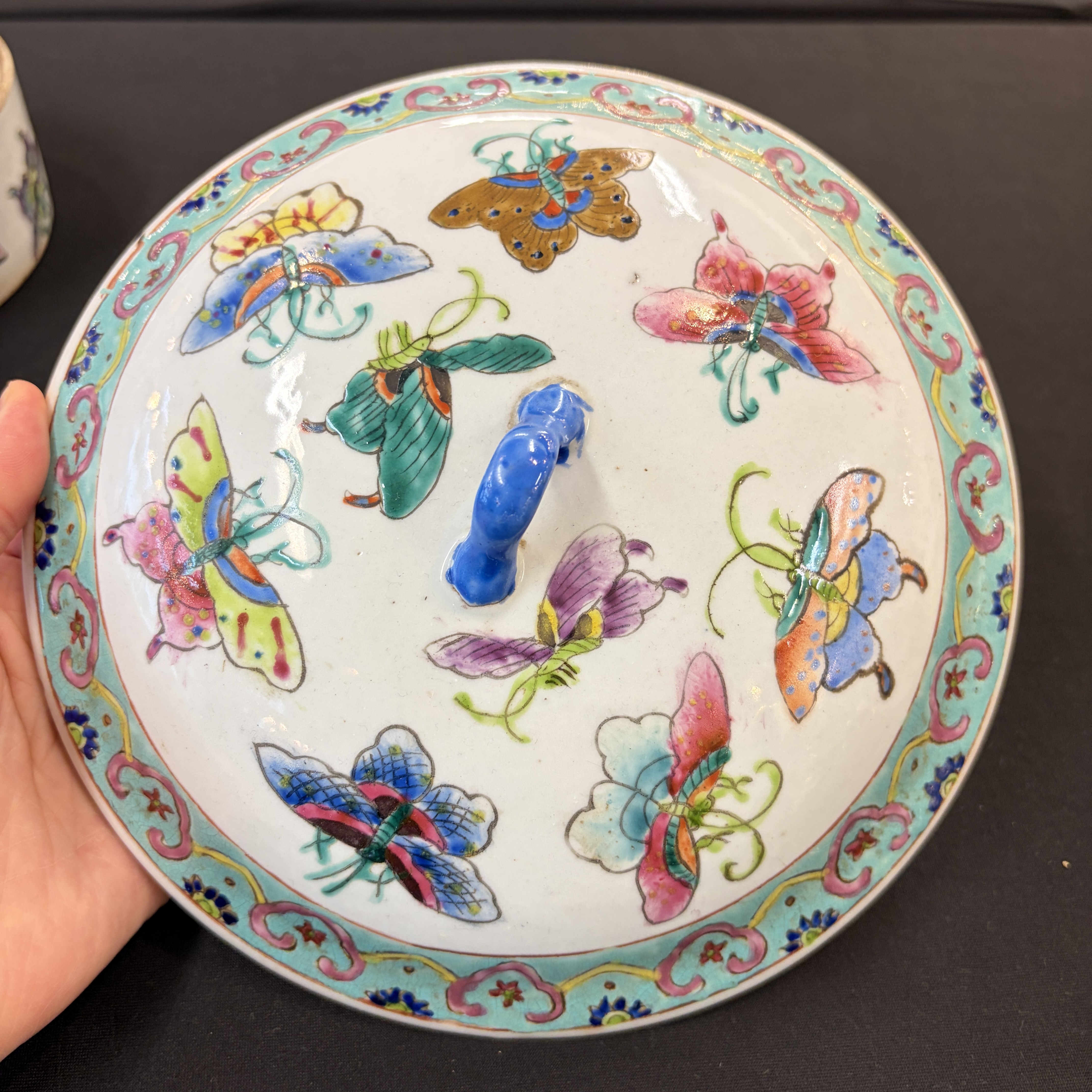 Seven Chinese famille rose, verte and monochrome wares — 照片 79