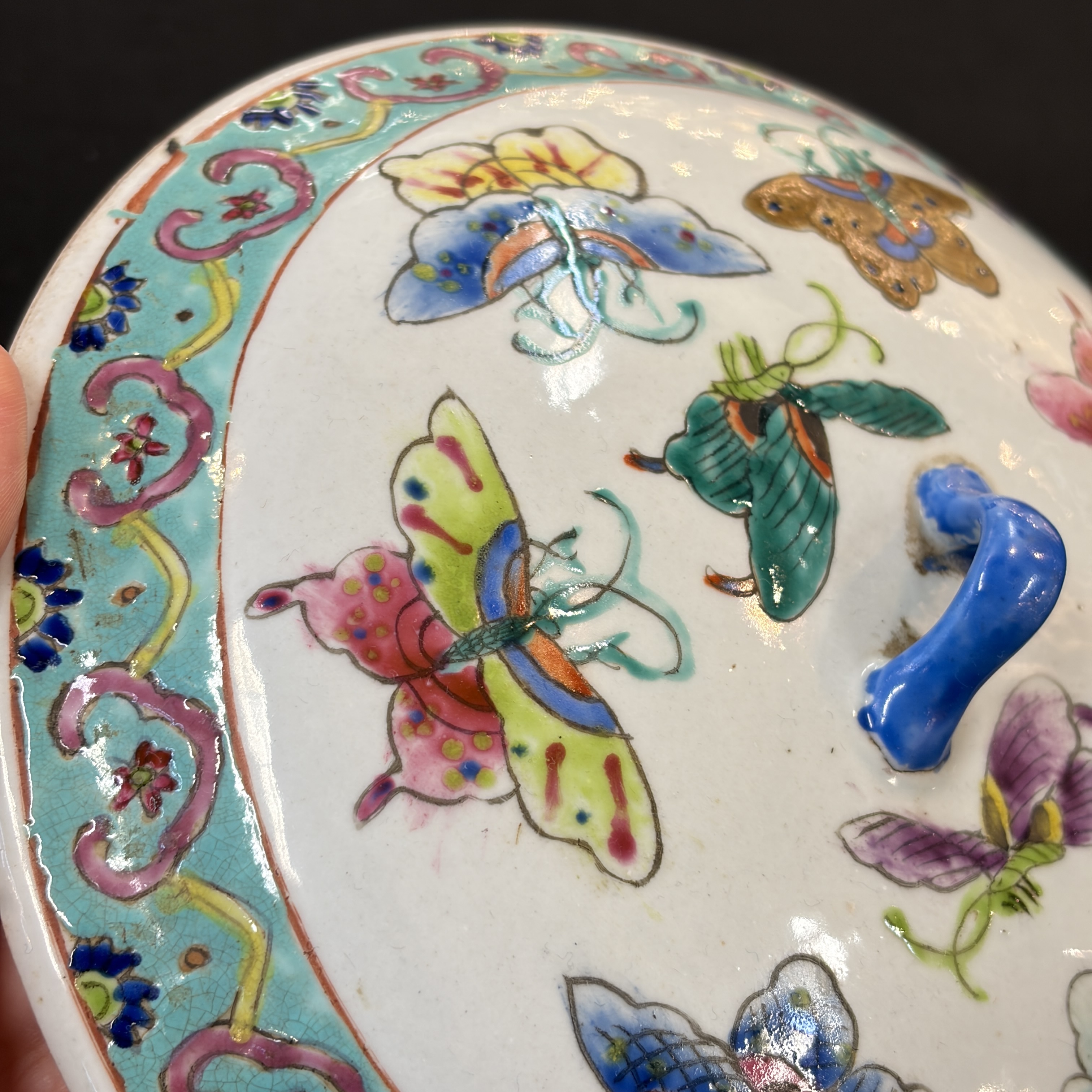 Seven Chinese famille rose, verte and monochrome wares — 照片 80