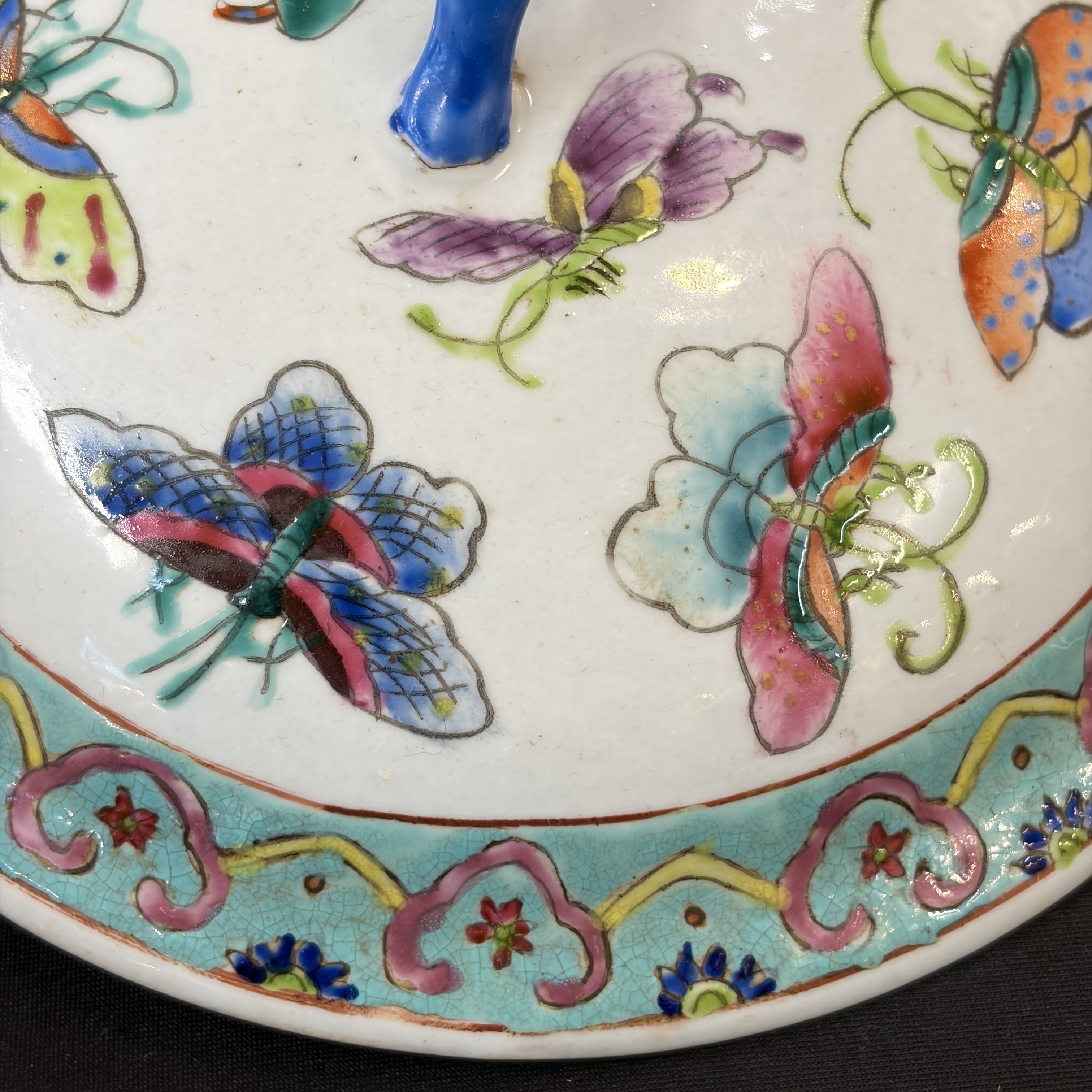 Seven Chinese famille rose, verte and monochrome wares — 照片 82