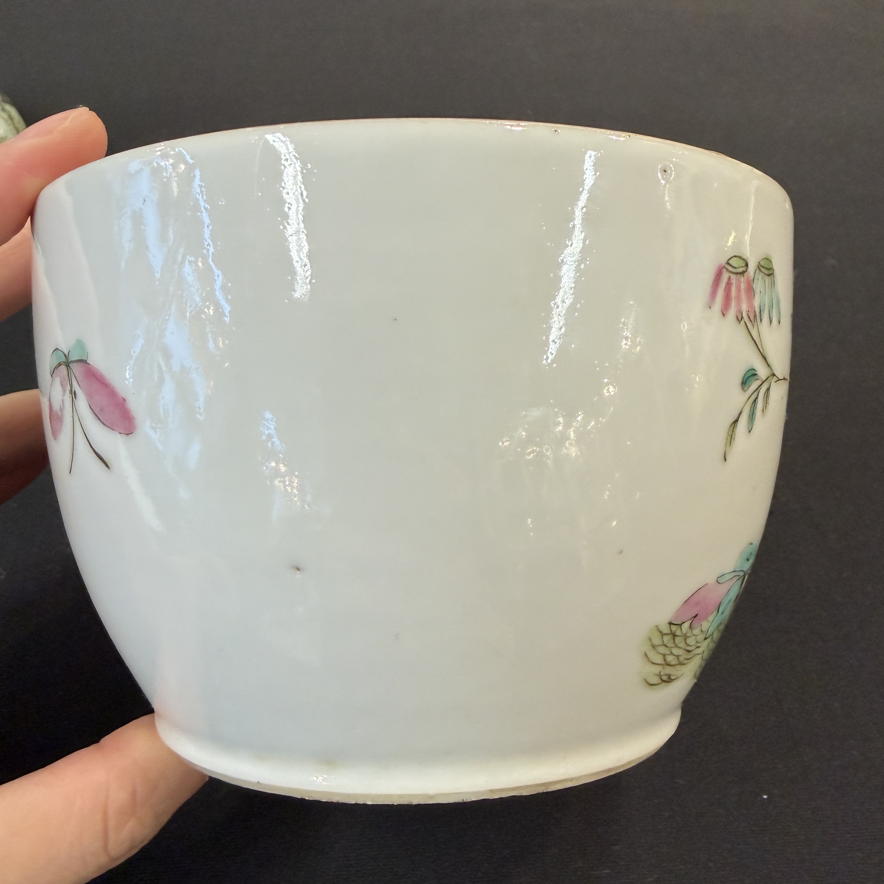 Seven Chinese famille rose, verte and monochrome wares — 照片 25