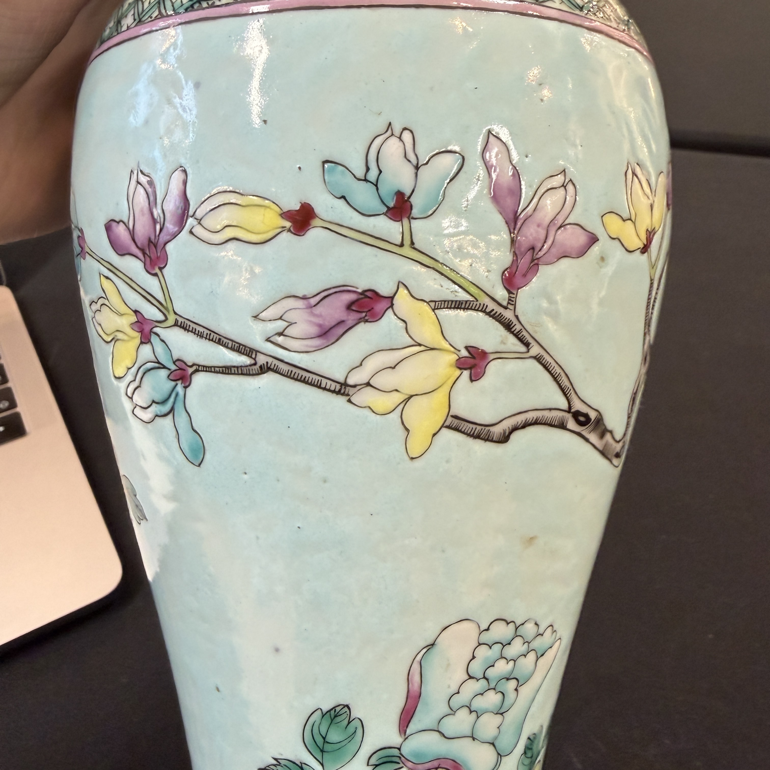 Seven Chinese famille rose, verte and monochrome wares — 照片 38
