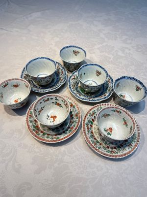 Seven Chinese famille verte cups and four saucers, conch shell and lingzhi marks, Kangxi — photo 1
