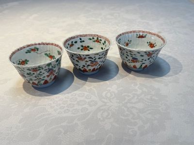Seven Chinese famille verte cups and four saucers, conch shell and lingzhi marks, Kangxi — photo 2
