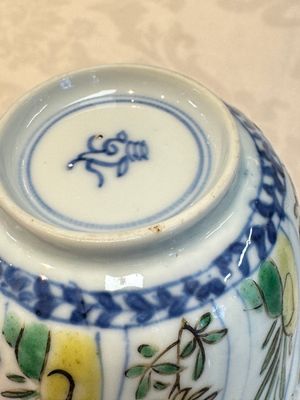 Seven Chinese famille verte cups and four saucers, conch shell and lingzhi marks, Kangxi — photo 90