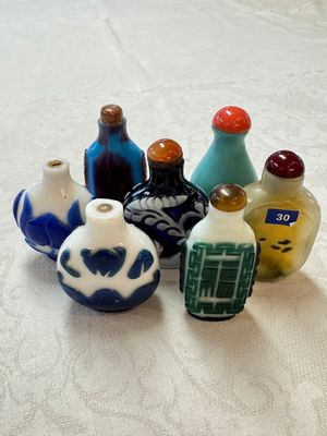 Seven Chinese glass snuff bottles, Daoguang mark, 19/20th C. — photo 1
