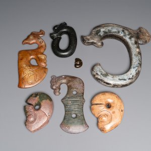 Seven Chinese Hongshan culture-style jade carvings of animals, 20th C. — photo 1