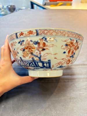 Seven Chinese Imari-style and famille rose bowls with floral and figural designs, 18th C. — foto 1