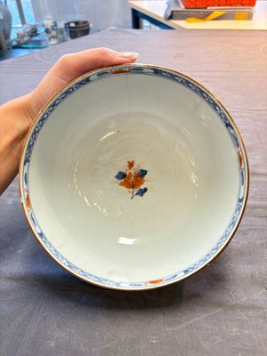 Seven Chinese Imari-style and famille rose bowls with floral and figural designs, 18th C. — foto 11
