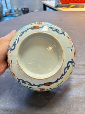 Seven Chinese Imari-style and famille rose bowls with floral and figural designs, 18th C. — foto 12