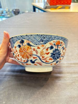 Seven Chinese Imari-style and famille rose bowls with floral and figural designs, 18th C. — foto 14
