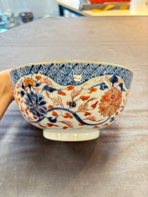 Seven Chinese Imari-style and famille rose bowls with floral and figural designs, 18th C. — foto 16