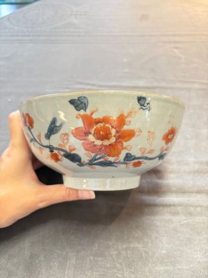 Seven Chinese Imari-style and famille rose bowls with floral and figural designs, 18th C. — foto 21
