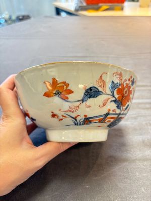 Seven Chinese Imari-style and famille rose bowls with floral and figural designs, 18th C. — foto 25