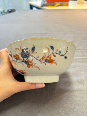 Seven Chinese Imari-style and famille rose bowls with floral and figural designs, 18th C. — foto 27