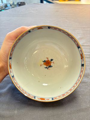 Seven Chinese Imari-style and famille rose bowls with floral and figural designs, 18th C. — foto 29