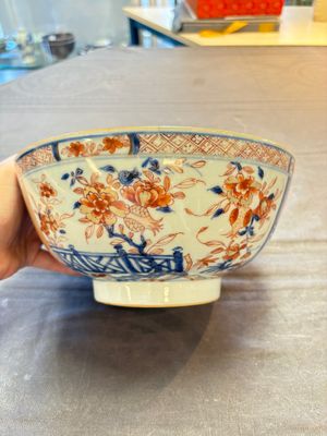 Seven Chinese Imari-style and famille rose bowls with floral and figural designs, 18th C. — foto 3