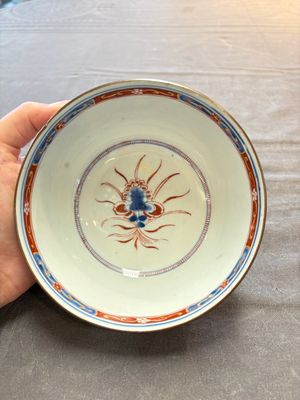 Seven Chinese Imari-style and famille rose bowls with floral and figural designs, 18th C. — foto 35