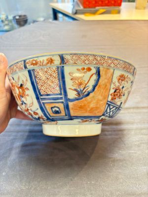 Seven Chinese Imari-style and famille rose bowls with floral and figural designs, 18th C. — foto 4