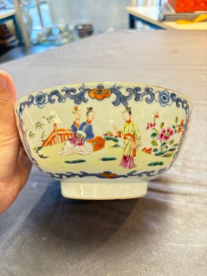 Seven Chinese Imari-style and famille rose bowls with floral and figural designs, 18th C. — foto 7