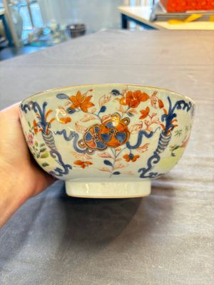 Seven Chinese Imari-style and famille rose bowls with floral and figural designs, 18th C. — foto 8