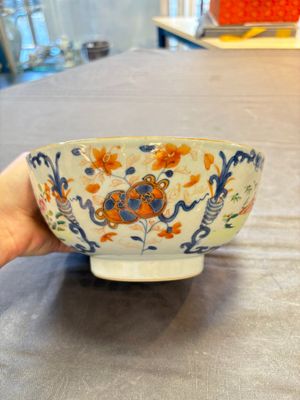 Seven Chinese Imari-style and famille rose bowls with floral and figural designs, 18th C. — foto 10