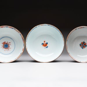 Seven Chinese Imari-style and famille rose bowls with floral and figural designs, 18th C. — foto 12