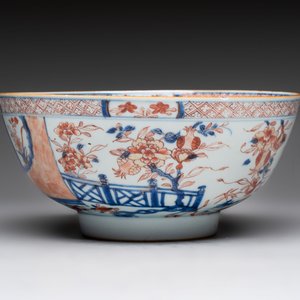 Seven Chinese Imari-style and famille rose bowls with floral and figural designs, 18th C. — foto 14