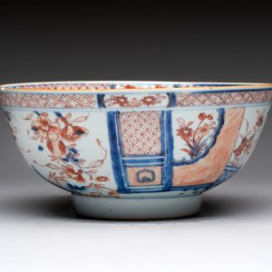 Seven Chinese Imari-style and famille rose bowls with floral and figural designs, 18th C. — foto 15