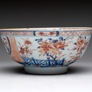 Seven Chinese Imari-style and famille rose bowls with floral and figural designs, 18th C. — foto 16