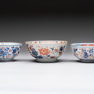 Seven Chinese Imari-style and famille rose bowls with floral and figural designs, 18th C. — foto 2