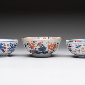 Seven Chinese Imari-style and famille rose bowls with floral and figural designs, 18th C. — foto 5