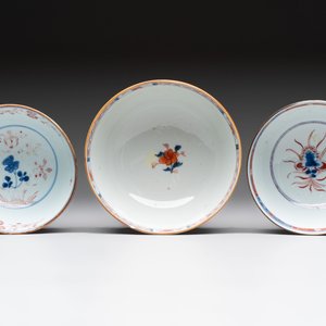 Seven Chinese Imari-style and famille rose bowls with floral and figural designs, 18th C. — foto 6