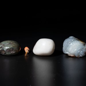 Seven Chinese jade and jadeite snuff bottles, 19th C. — photo 13