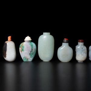 Seven Chinese jade and jadeite snuff bottles, 19th C. — photo 1