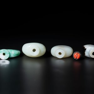 Seven Chinese jade and jadeite snuff bottles, 19th C. — photo 6