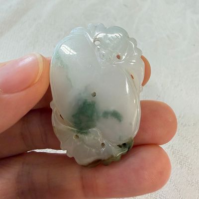 Seven Chinese jade, jadeite and agate wares, including snuff bottles — photo 6