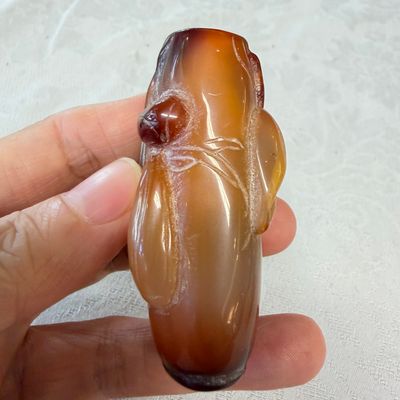 Seven Chinese jade, jadeite and agate wares, including snuff bottles — photo 14